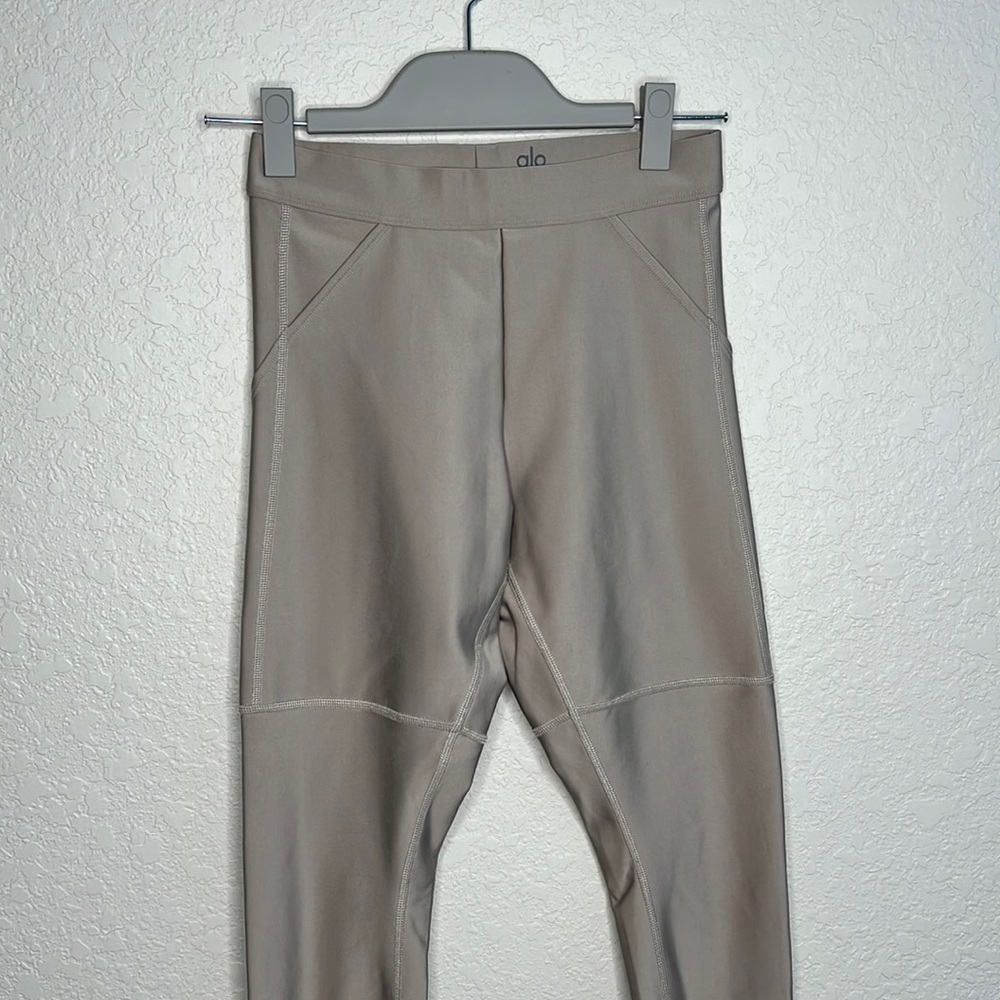 Alo yoga pants size small Perfect